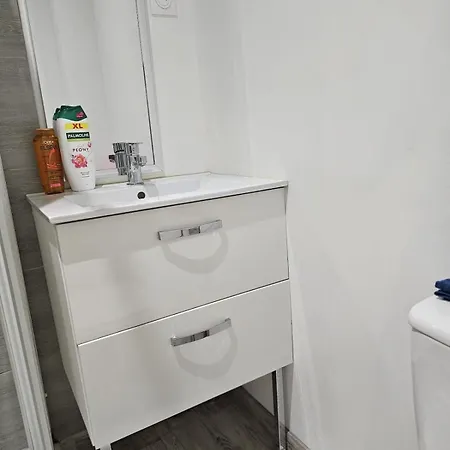 Casa vacanze Grand T2 Entier à 8 Min à Pied De La Gare De *