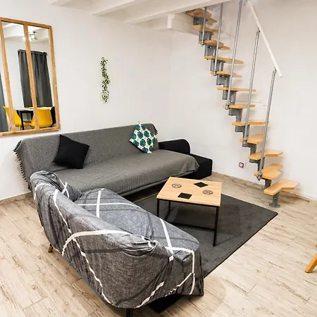 Casa vacanze Grand T2 Entier à 8 Min à Pied De La Gare De